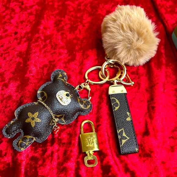 Louis Vuitton LV Lock And Key. Also included is a up cycle Keychain - Picture 1 of 8
